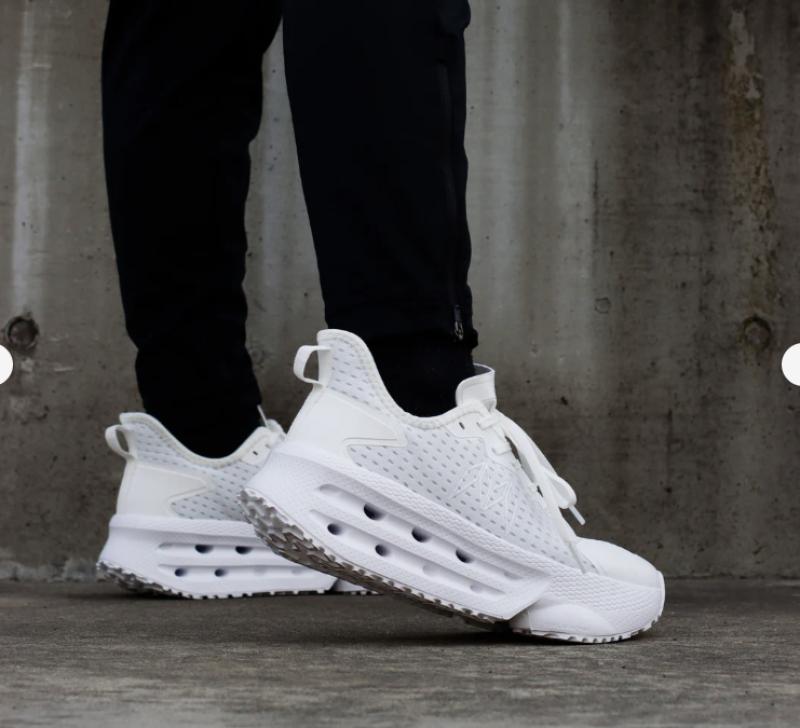 物流現場・軽作業に:作業中の足を想う、厚底ワークスニーカー